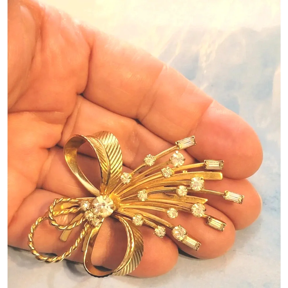Vintage Gold Rhinestone Flower‎ Brooch Sarah Coventry Floral Pin Signed Large